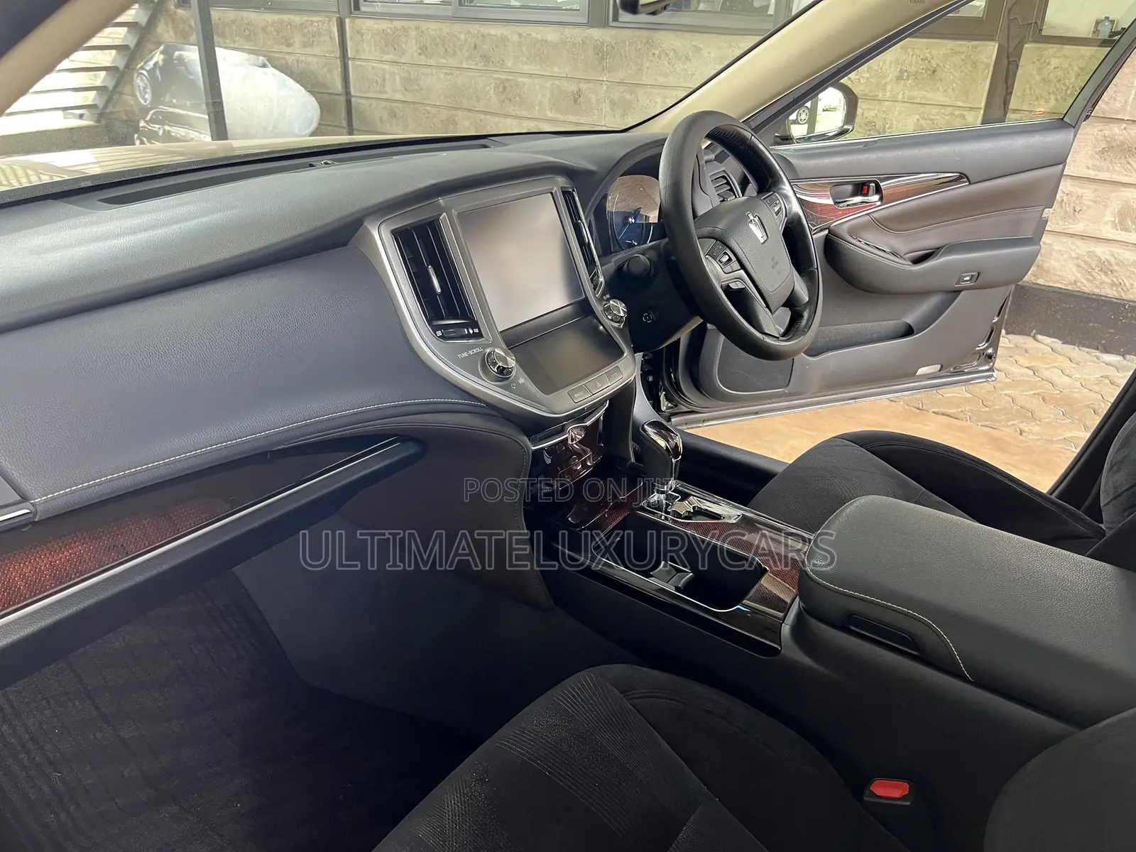 Toyota Crown 2017 Black