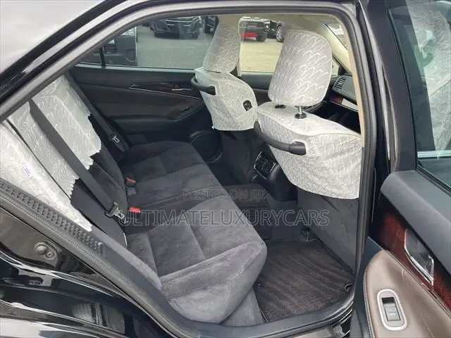 Toyota Crown 2017 Black