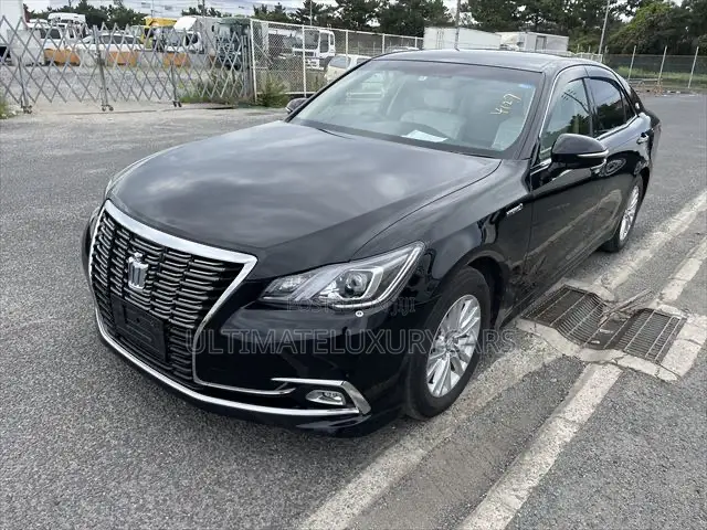Toyota Crown 2017 Black