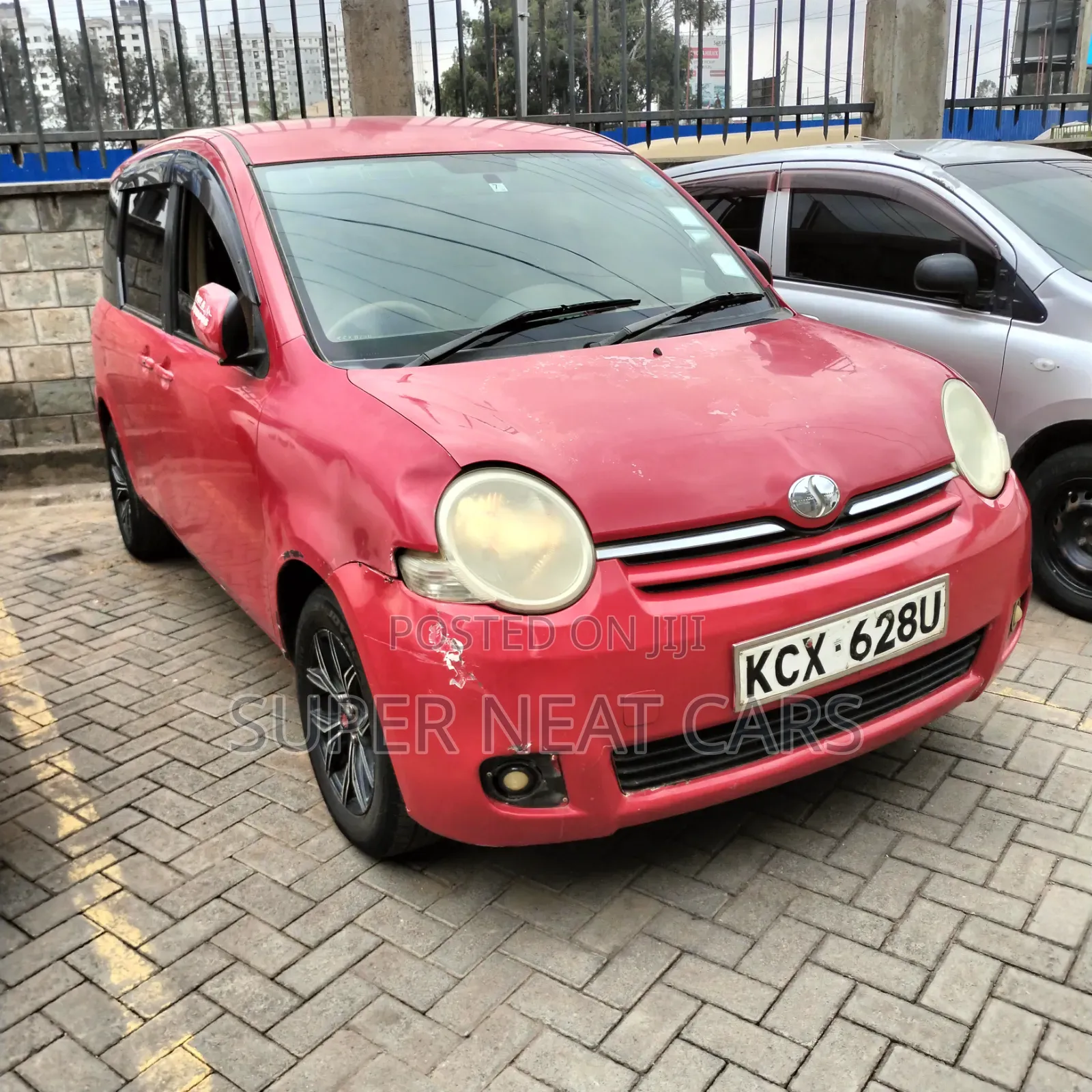 Toyota Sienta 2012 Red