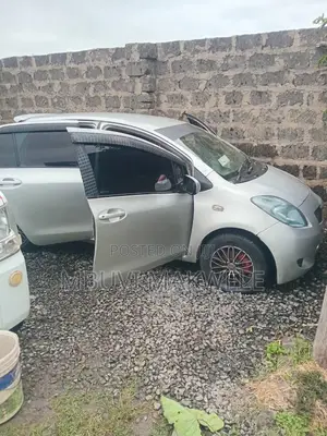 Toyota Vitz 2008 Silver