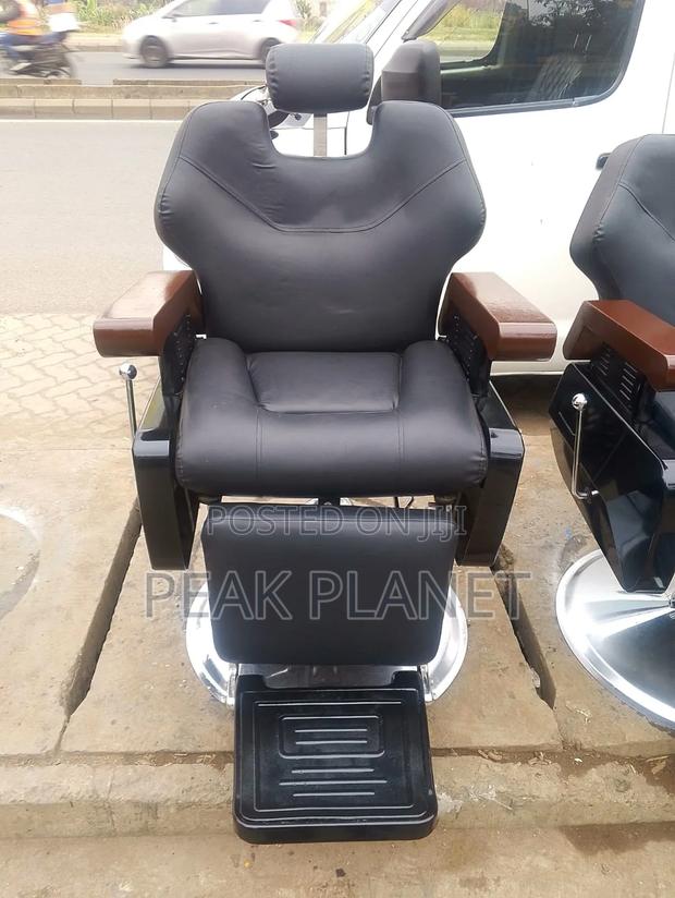 Premium Salon Barber Chair With Adjustable Headrest - main view