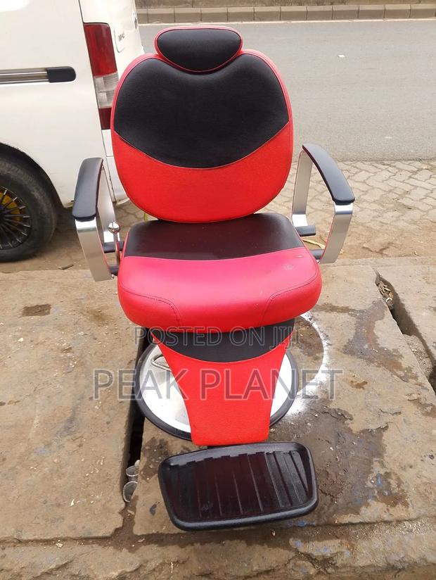 Modern Barber Chair With 360° Swivel and Recline