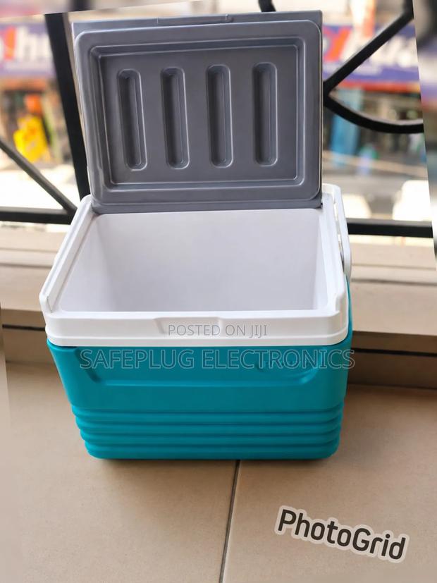 Mini 4.5L Cooler Box | Keeps Beverages Snacks Cold for Hours - main view