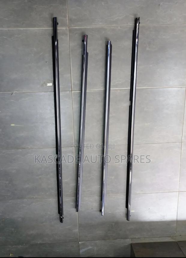 Lexus 570 Weather Strips Chrome/Black - thumbnail 2