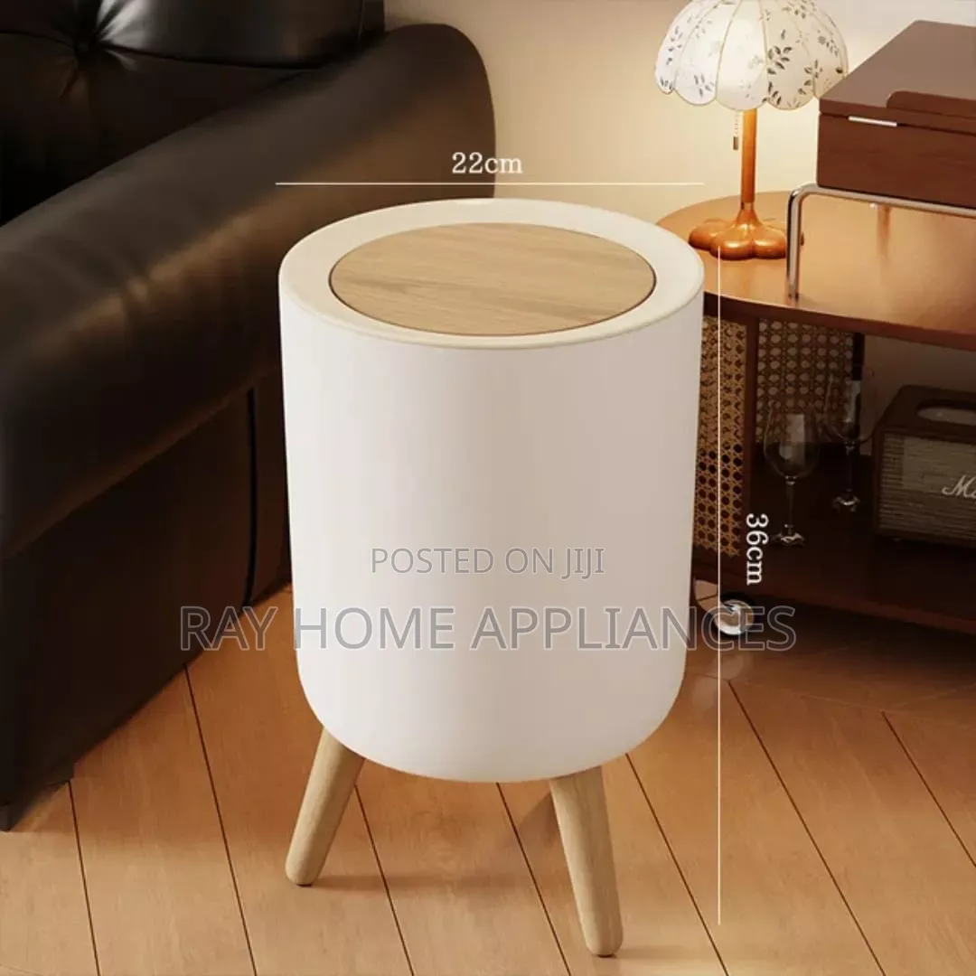 Round Trash Bin With a Wood-Grain Lid