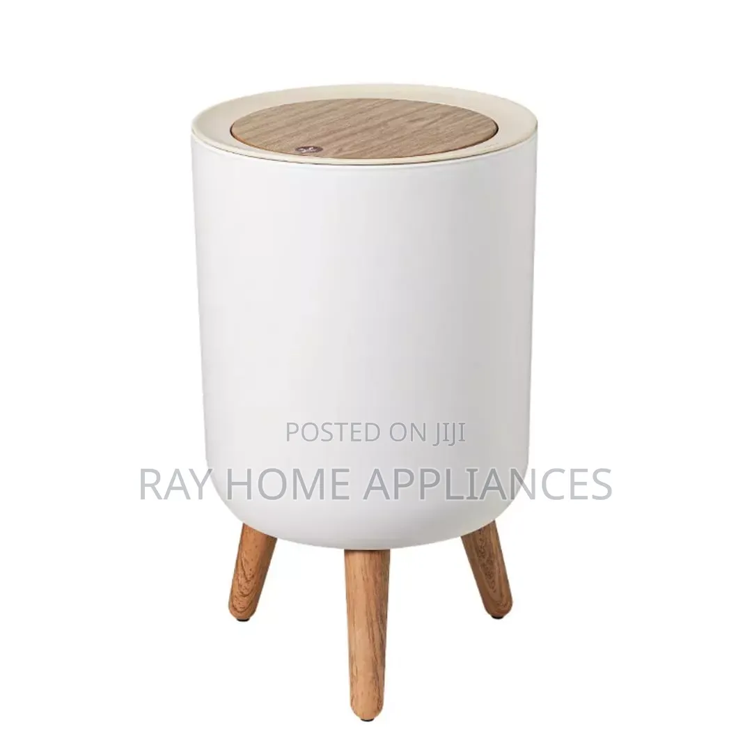 Round Trash Bin With a Wood-Grain Lid