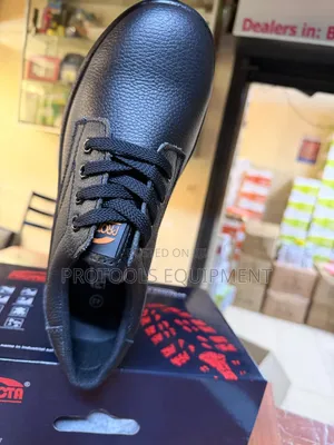 Protecta Low-Cut Safety Shoe