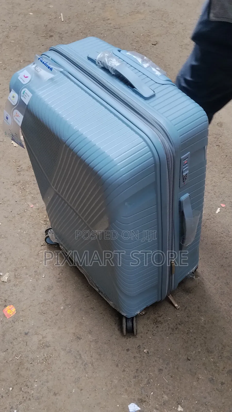 69cm Rubber Travel Suitcase With 360° Spinner Wheels