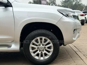 Toyota Land Cruiser Prado 2017 Silver