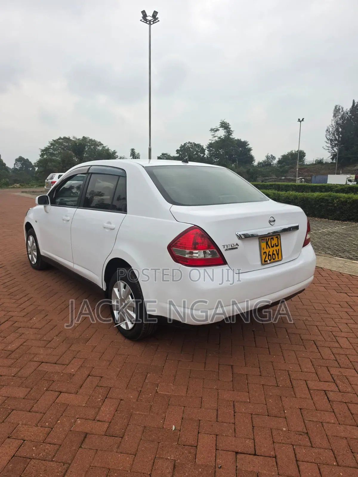 Nissan Tiida 2011 White