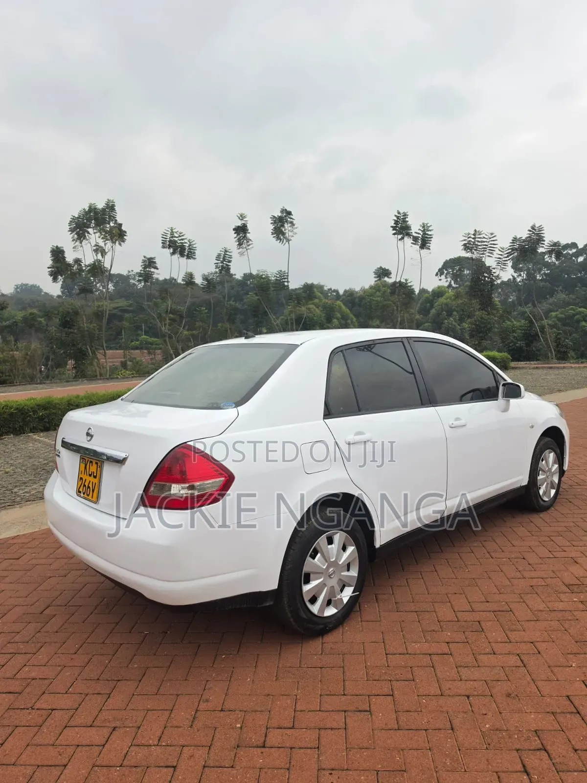 Nissan Tiida 2011 White
