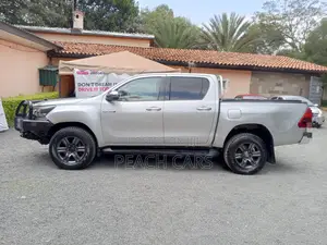 Toyota Hilux 2021 Silver
