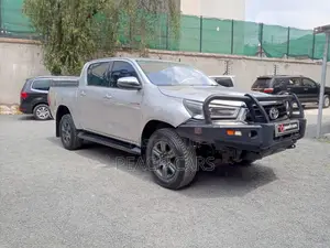 Toyota Hilux 2021 Silver