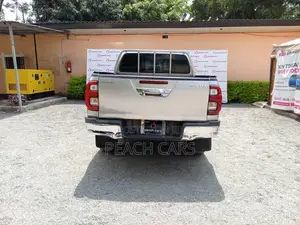 Toyota Hilux 2021 Silver