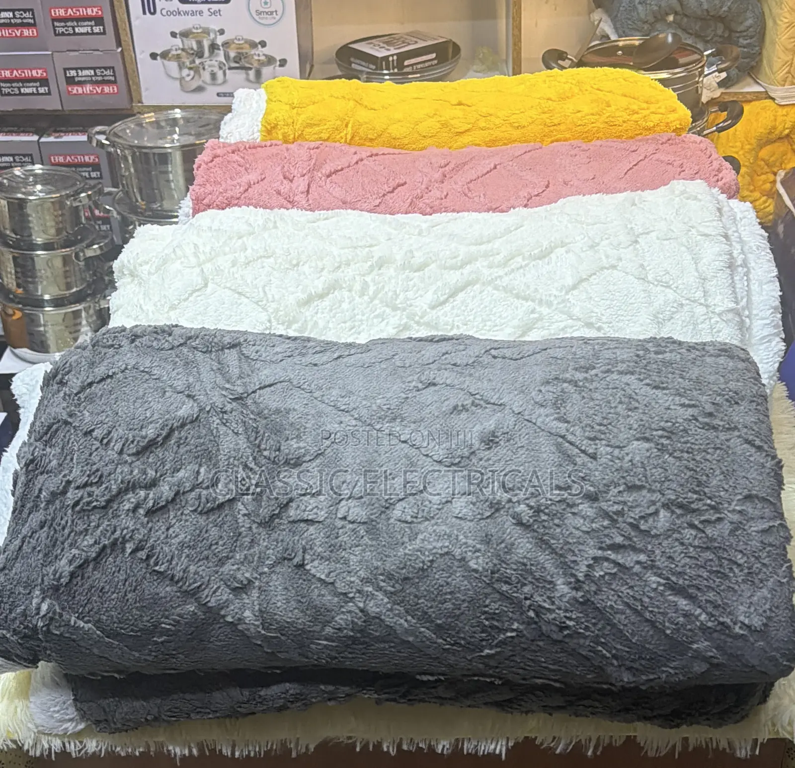 Plain Sharper Blanket