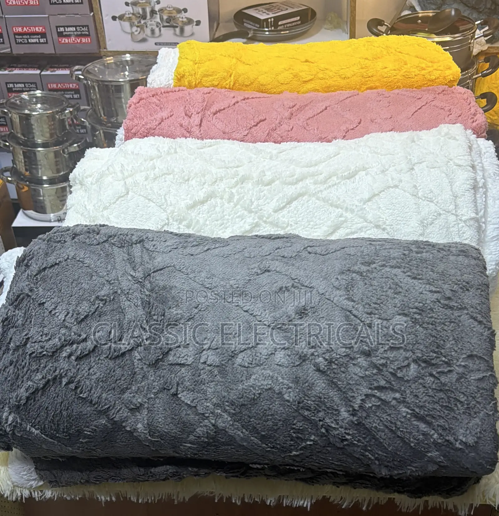 Plain Sharper Blanket