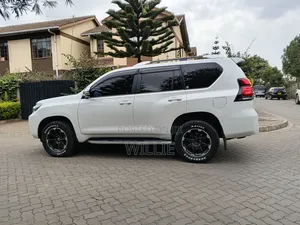 Toyota Land Cruiser Prado 2017 White