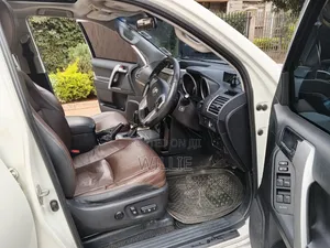 Toyota Land Cruiser Prado 2017 White