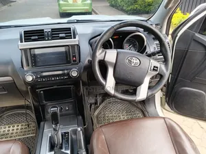 Toyota Land Cruiser Prado 2017 White