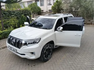 Toyota Land Cruiser Prado 2017 White