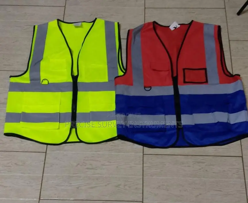 Construction Safety Reflector With Pockets