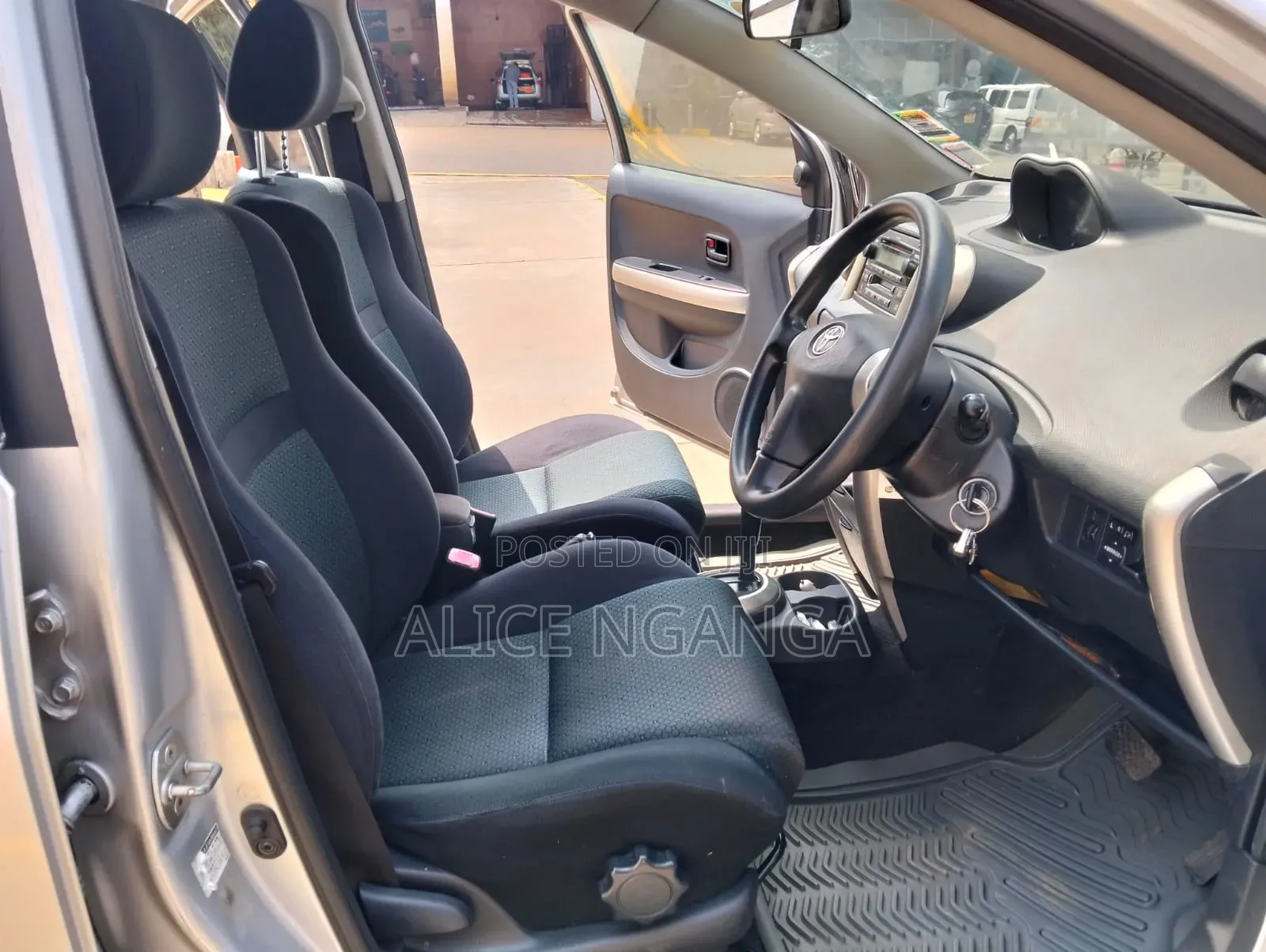 Toyota IST 2005 Silver