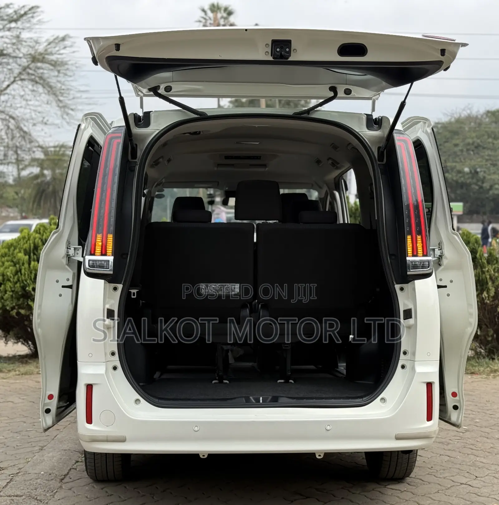 Toyota Noah 2.0 AWD (7 Seater) 2020 White