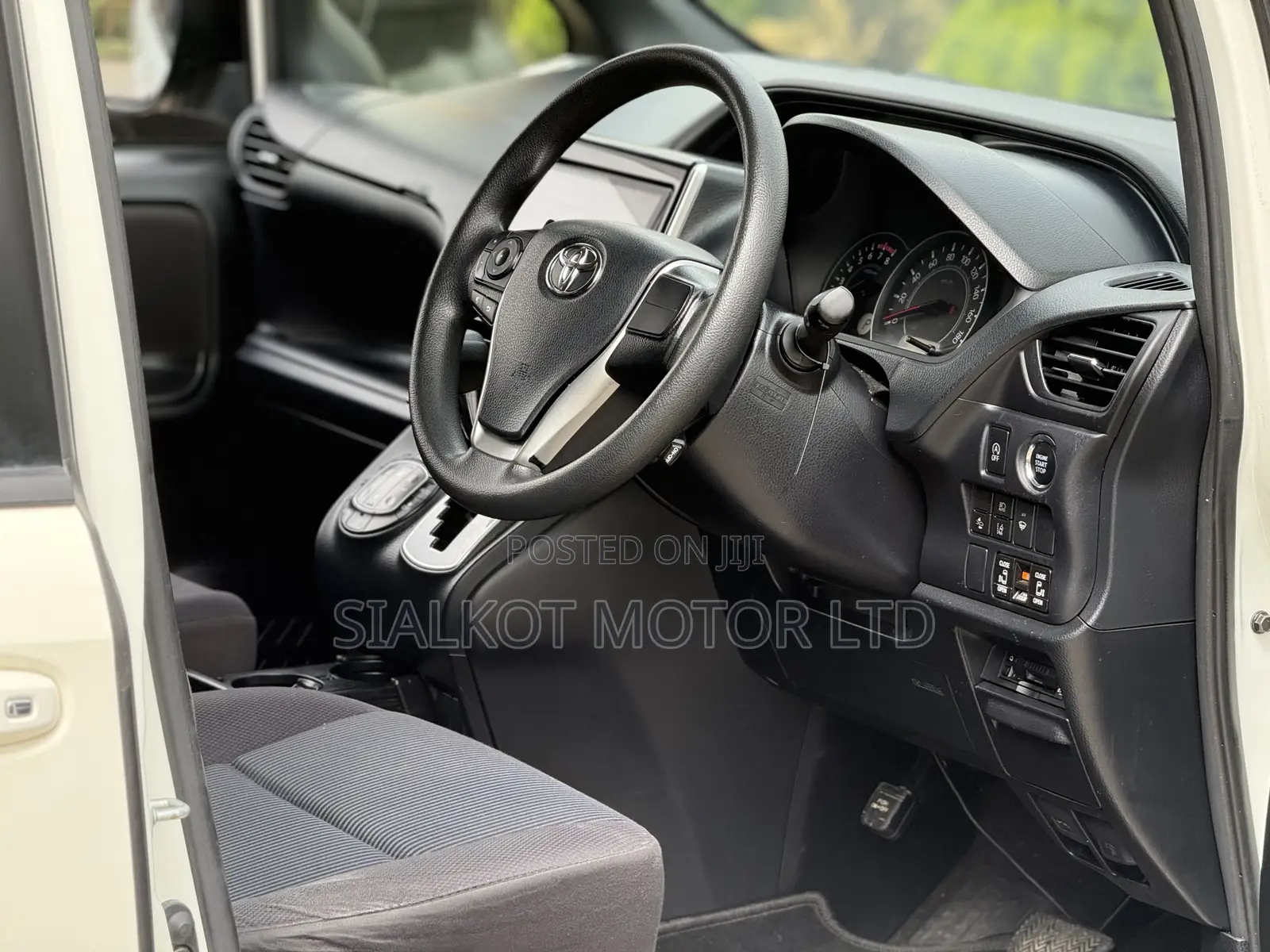 Toyota Noah 2.0 AWD (7 Seater) 2020 White