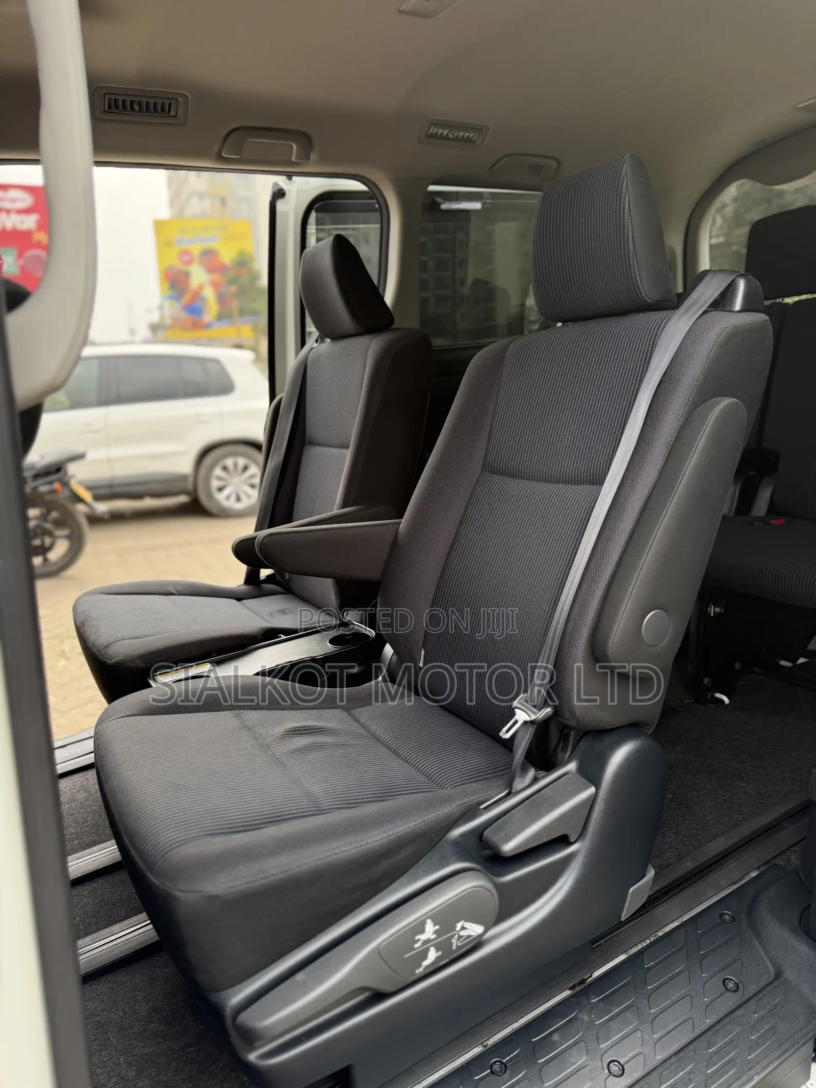 Toyota Noah 2.0 AWD (7 Seater) 2020 White