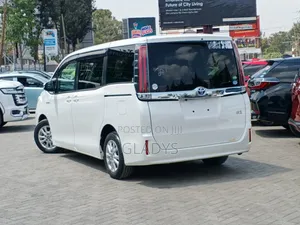 Toyota Noah 2019 Silver