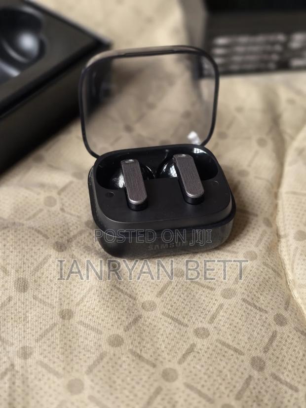Samsung Galaxy Buds 4 Pro - main view