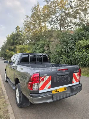 Toyota Hilux 2016 Gray