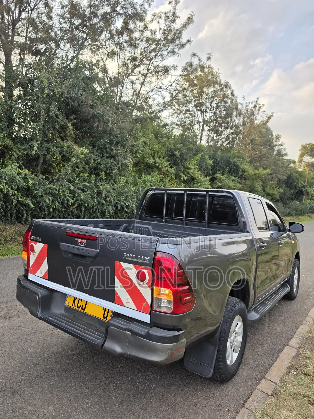 Toyota Hilux 2016 Gray