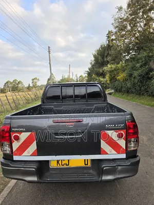 Toyota Hilux 2016 Gray