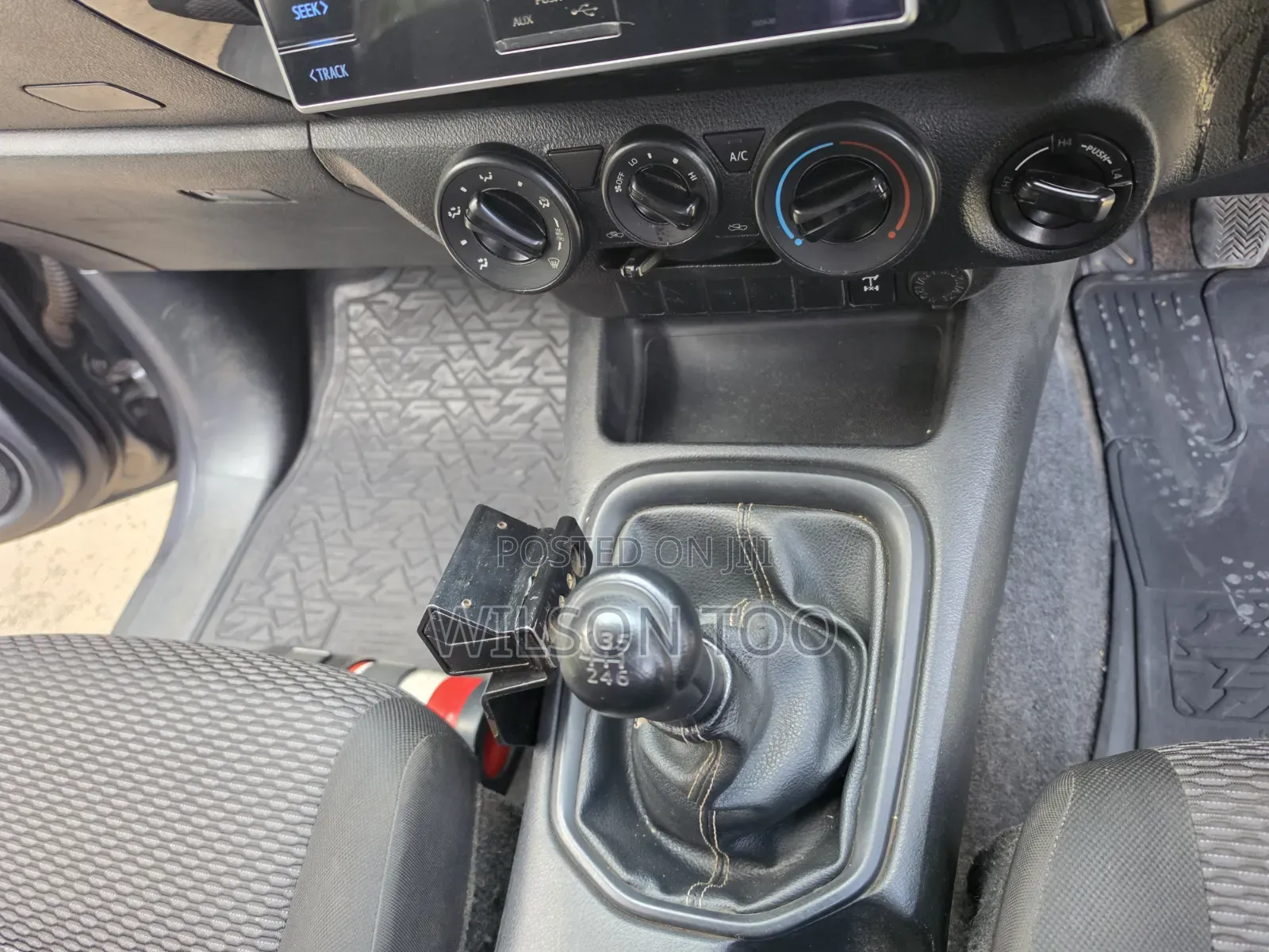 Toyota Hilux 2016 Gray