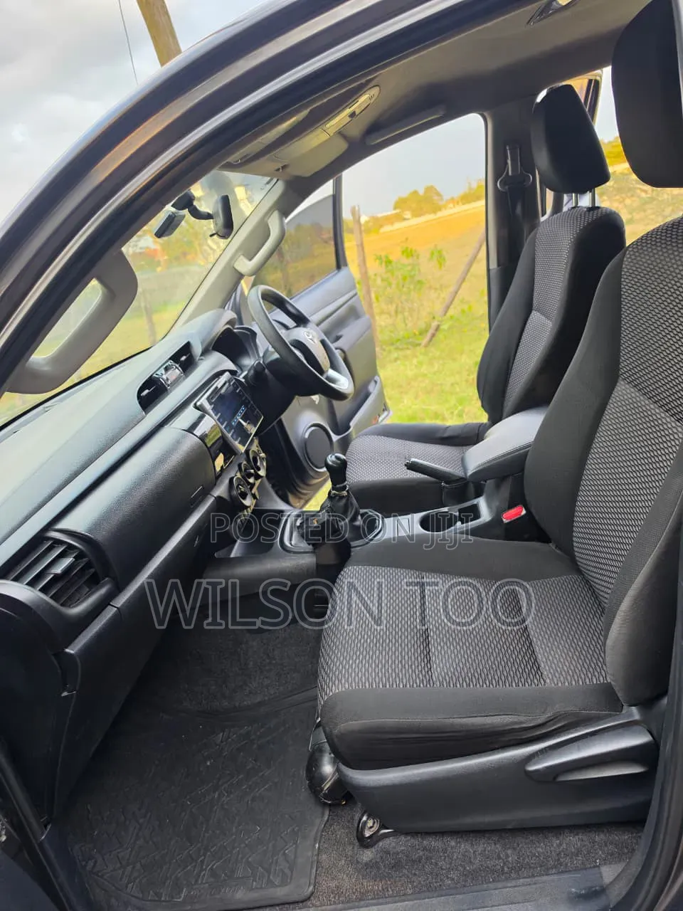 Toyota Hilux 2016 Gray