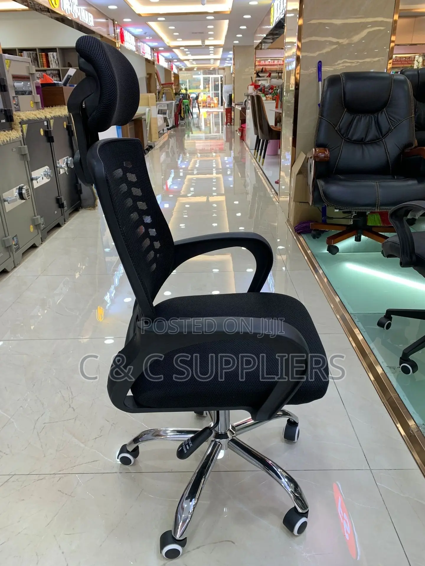 Swivel Mesh Headrest Meeting Chair.