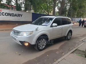 Subaru Forester 2011 Pearl