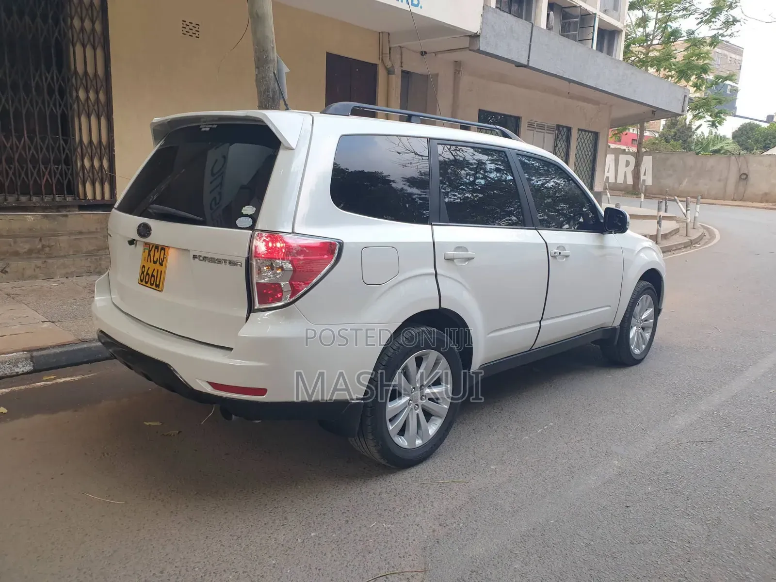 Subaru Forester 2011 Pearl