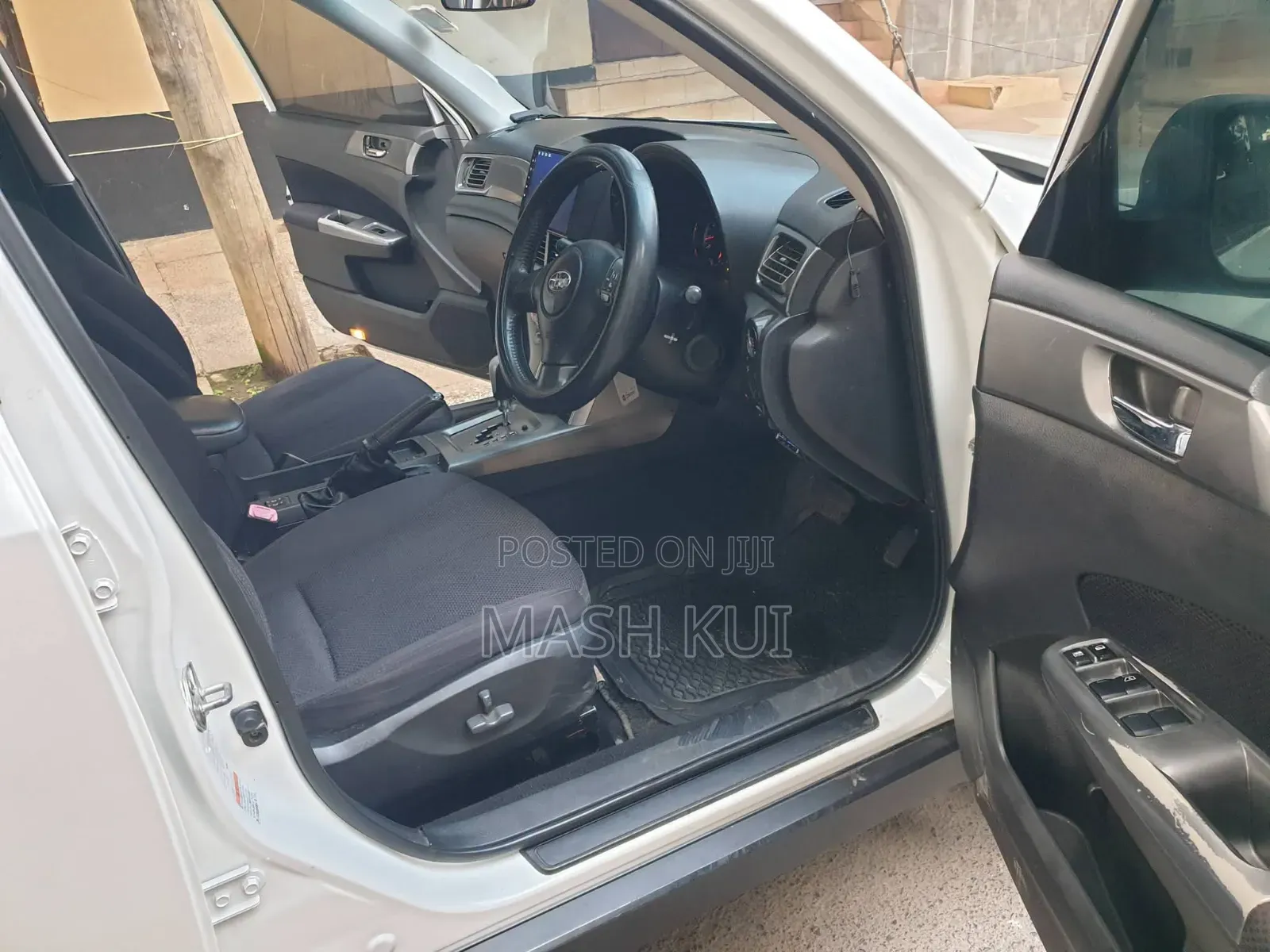 Subaru Forester 2011 Pearl