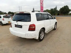Toyota Kluger 2002 White