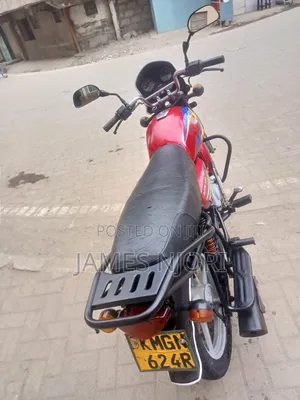 New Bajaj Boxer 125 2024 Red