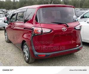 Toyota Sienta 2019 Red