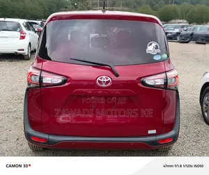 Toyota Sienta 2019 Red