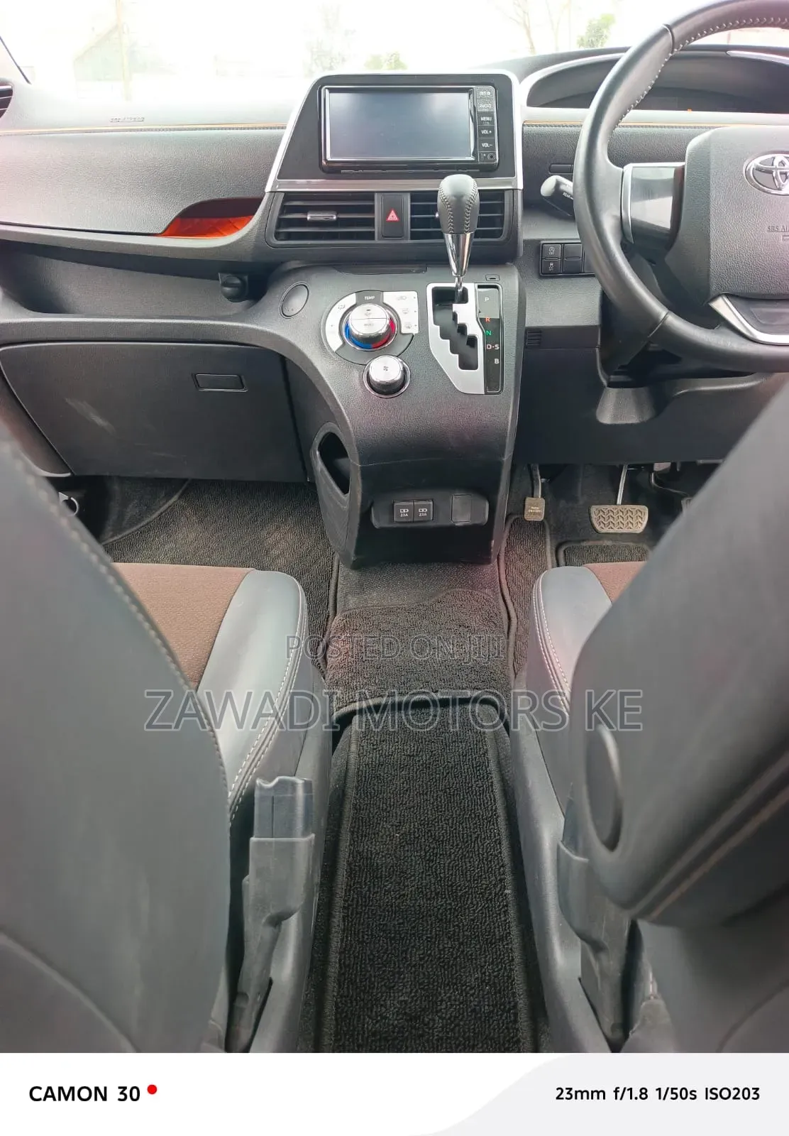 Toyota Sienta 2019 Red