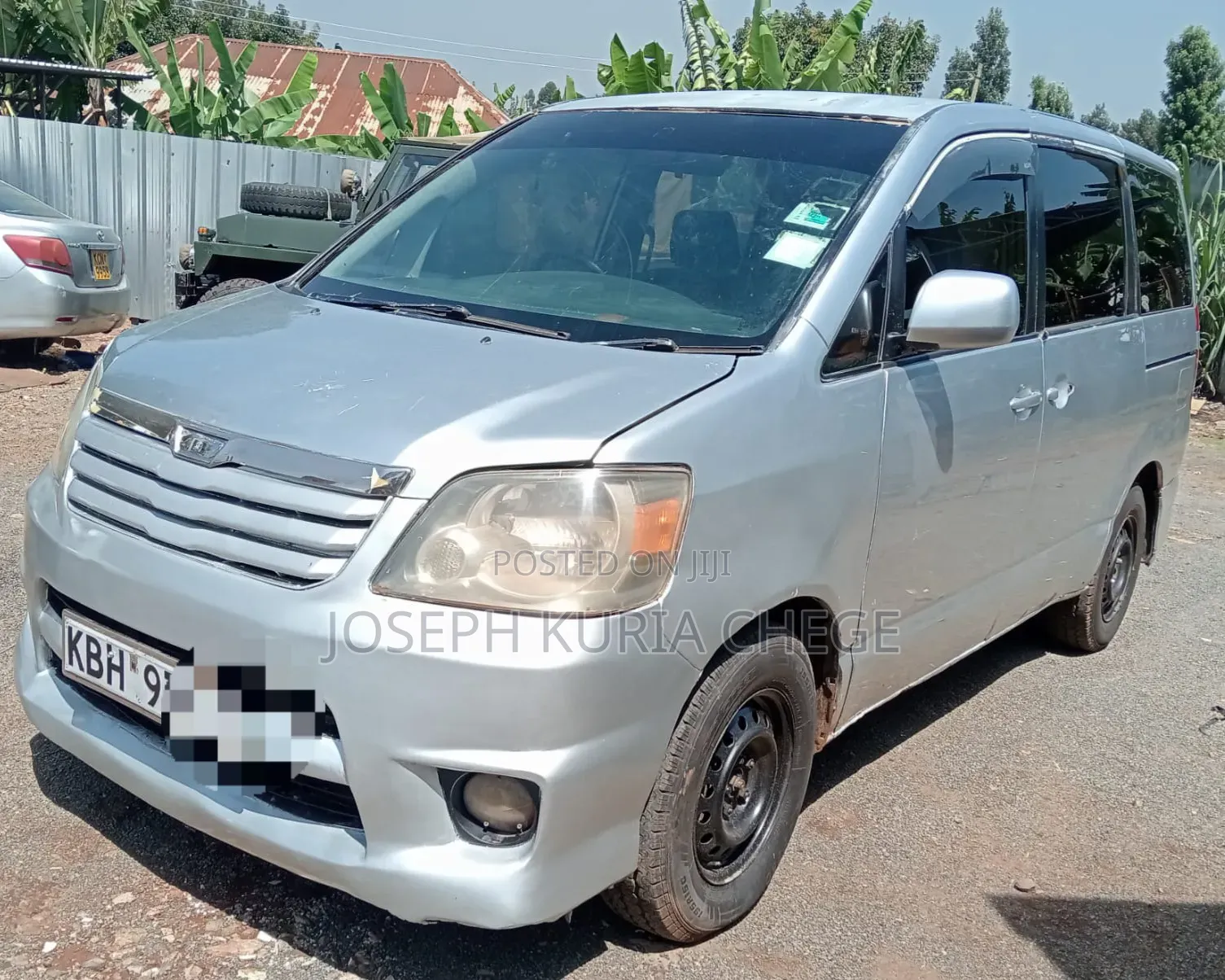 Toyota Noah 2004 Silver