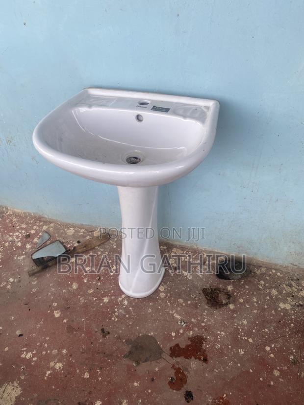 Bathroom Sink - thumbnail 2