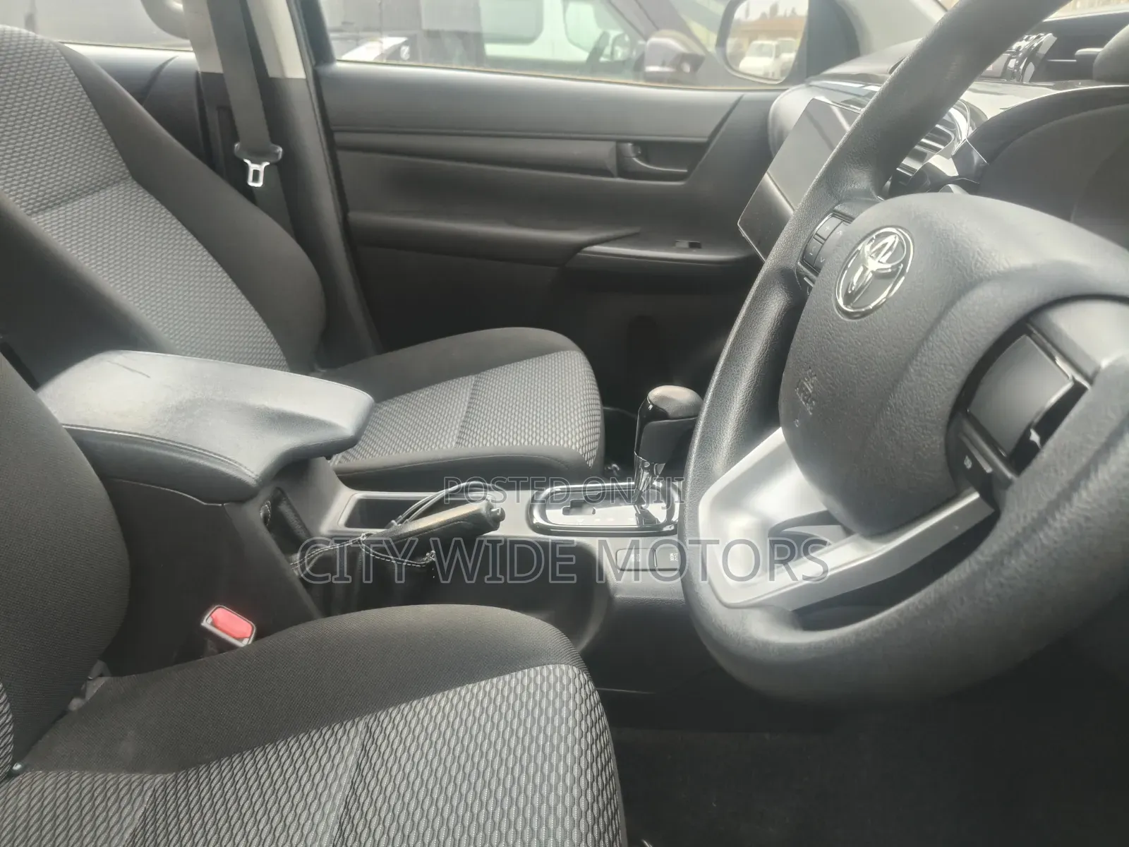 Toyota Hilux 2019 Black