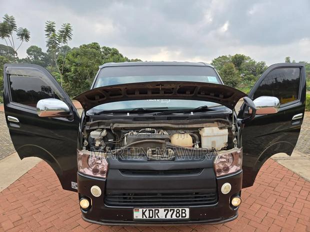 Toyota HiAce 2018 Black - thumbnail 16